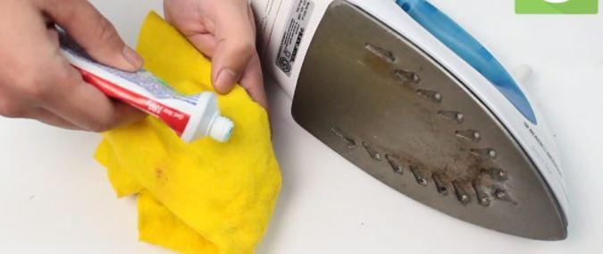 how to clean iron with toothpaste
